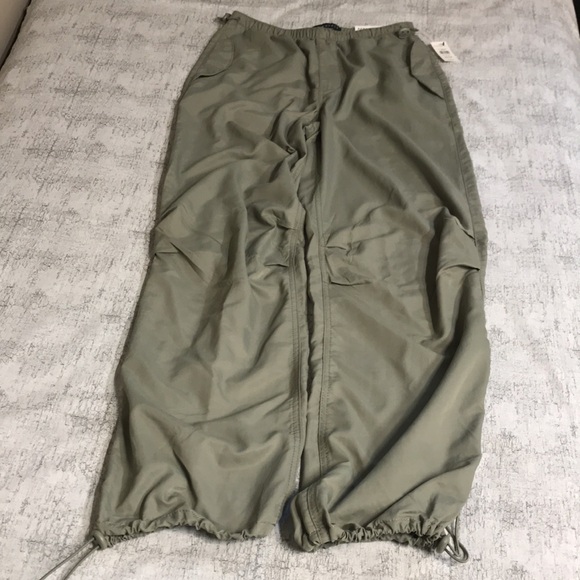 Aeropostale Parachute / Cargo Track Pants, NWT, Olive Green, XS, Lightweight - Picture 4 of 9